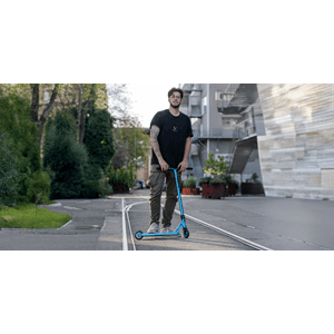 large-micro-stunt-scooter-supreme-blue-_1_-action-bp.png