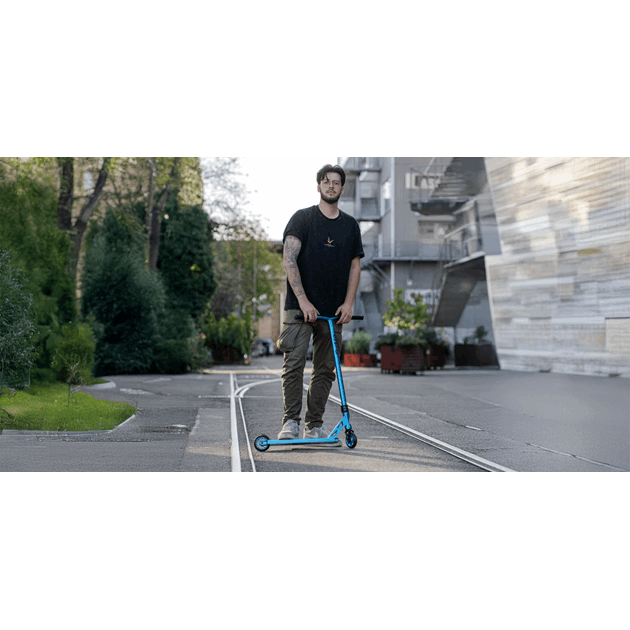 large-micro-stunt-scooter-supreme-blue-_1_-action-bp.png